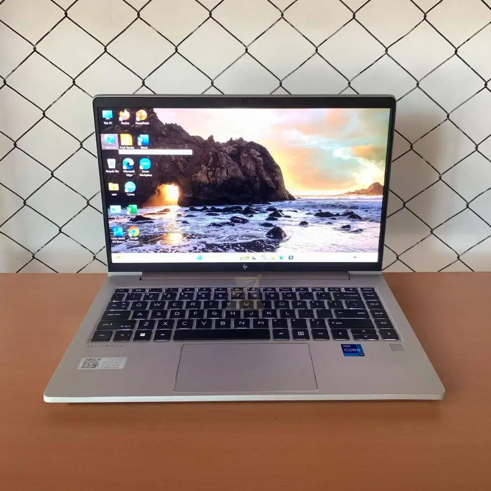 HP EliteBook 640 G9 / i7-1255U / RAM 16GB / SSD 512GB / Intel UHD / W1