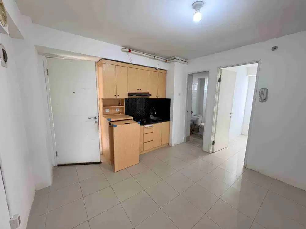 Jual 3BR SHM semi furnished apartment Bassura City tower Flamboyan