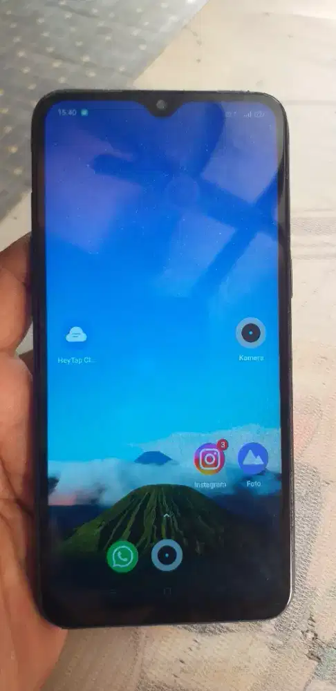 Realme 3 Ram 4/64 hp aja..caszan masih di pake dus nya lupa naro