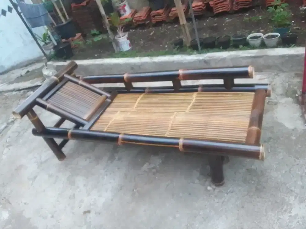 Gerai kursi bambu hitam