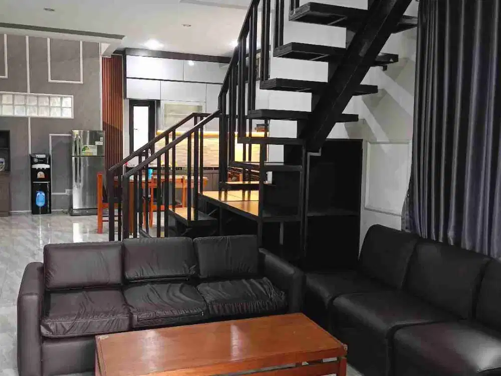 Rumah Bagus tengah kota di Turangga Buah batu disewakan plus Furnish