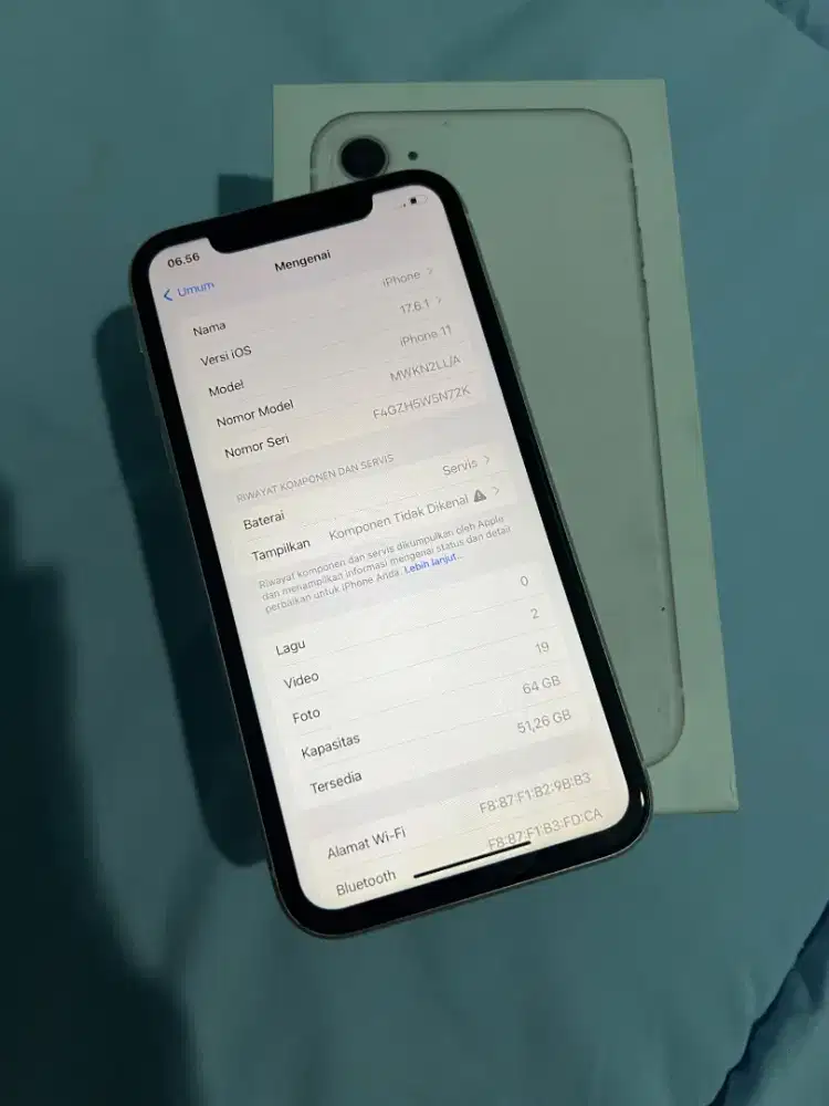 iPhone 11 white inter