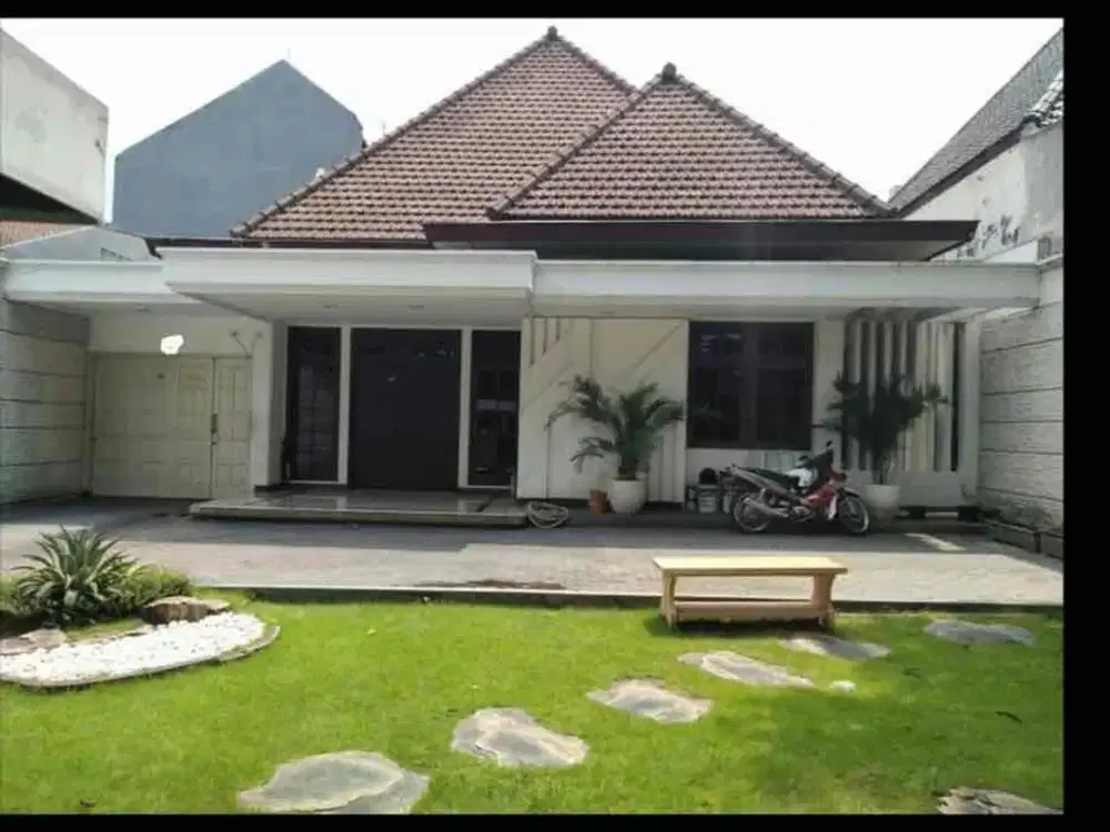 Dijual Rumah di Raya Darmo