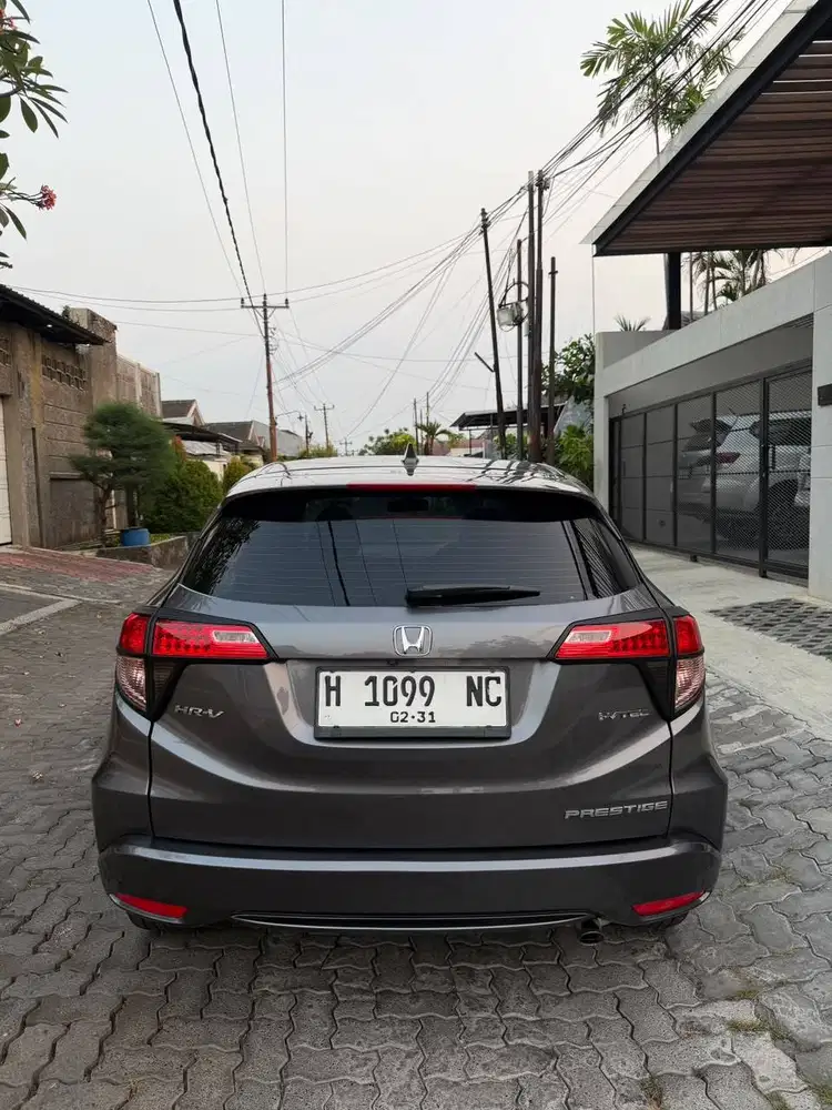 HRV 1.8 Prestige pol H asli pajak on berlaku sampe Februari 2027