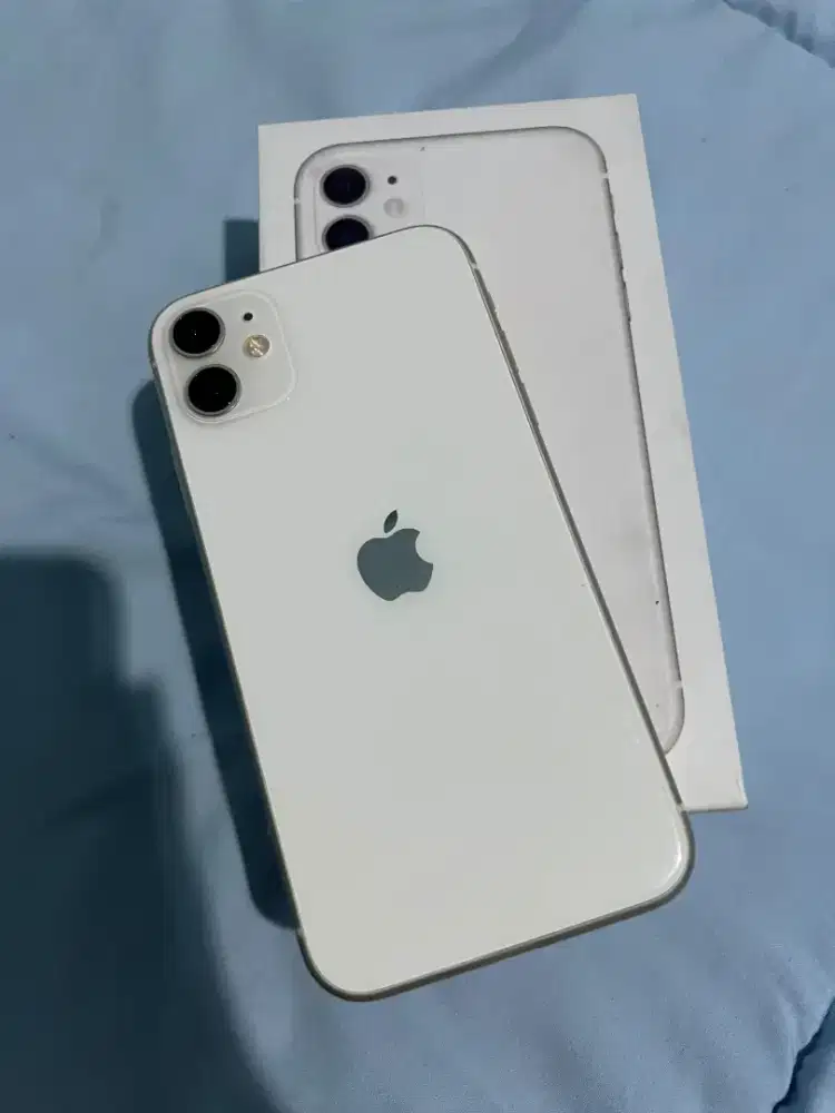 iPhone 11 white inter