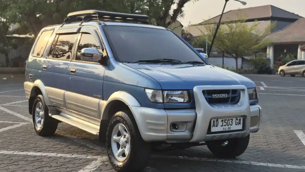 Isuzu Panther Touring 2002 istimewa