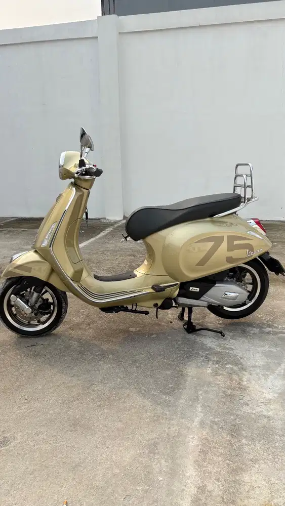 VESPA PRIMAVERA 75th ANNIVERSARRY