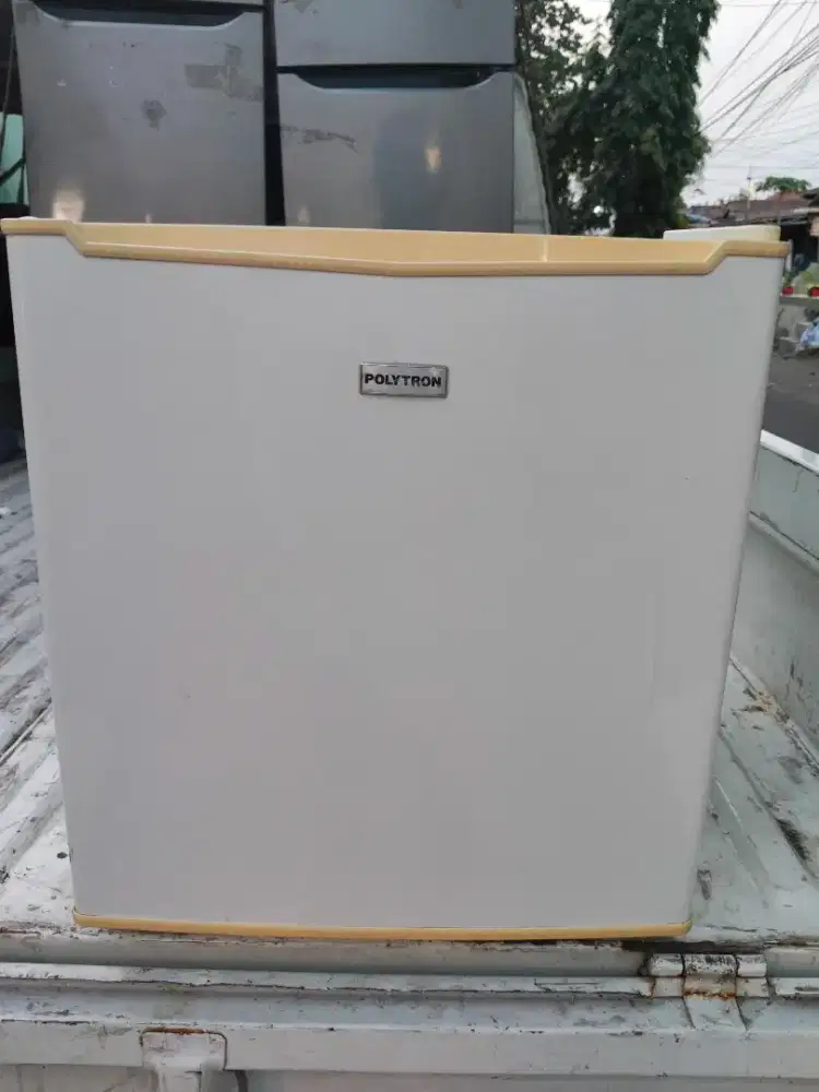Kulkas mini Polytron mulus,normal dan masih orisinil