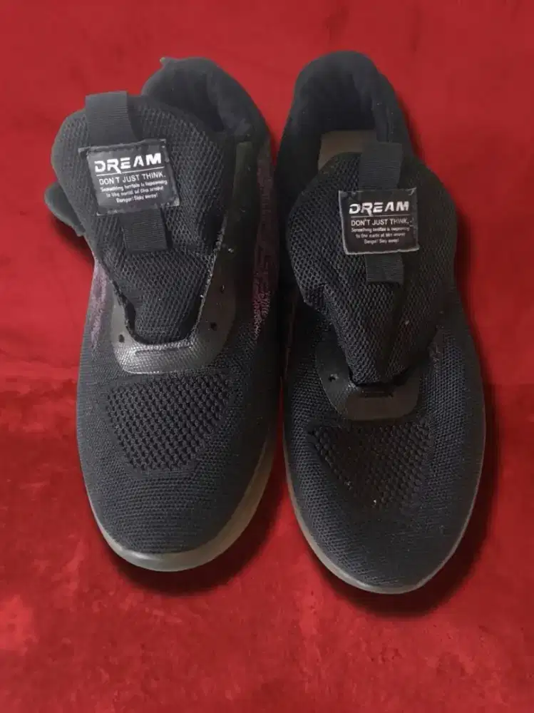 Berbagai merk sepatu second