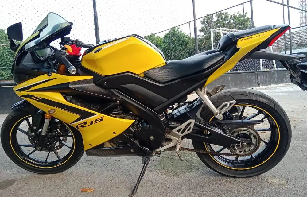 Dijual Cepat Yamaha YZF-R15 Kondisi Sangat Mulus Mesin Terawat