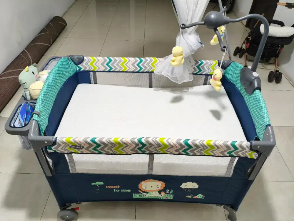 Pliko next to me baby box