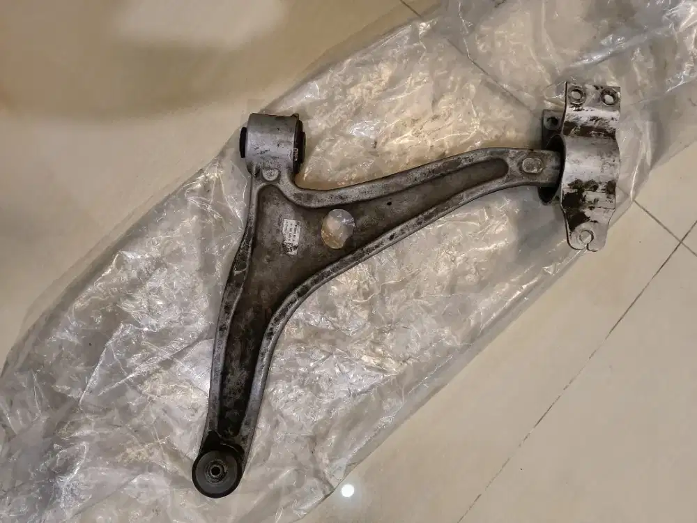 Lower arm mercy cla 200 tahun 2021