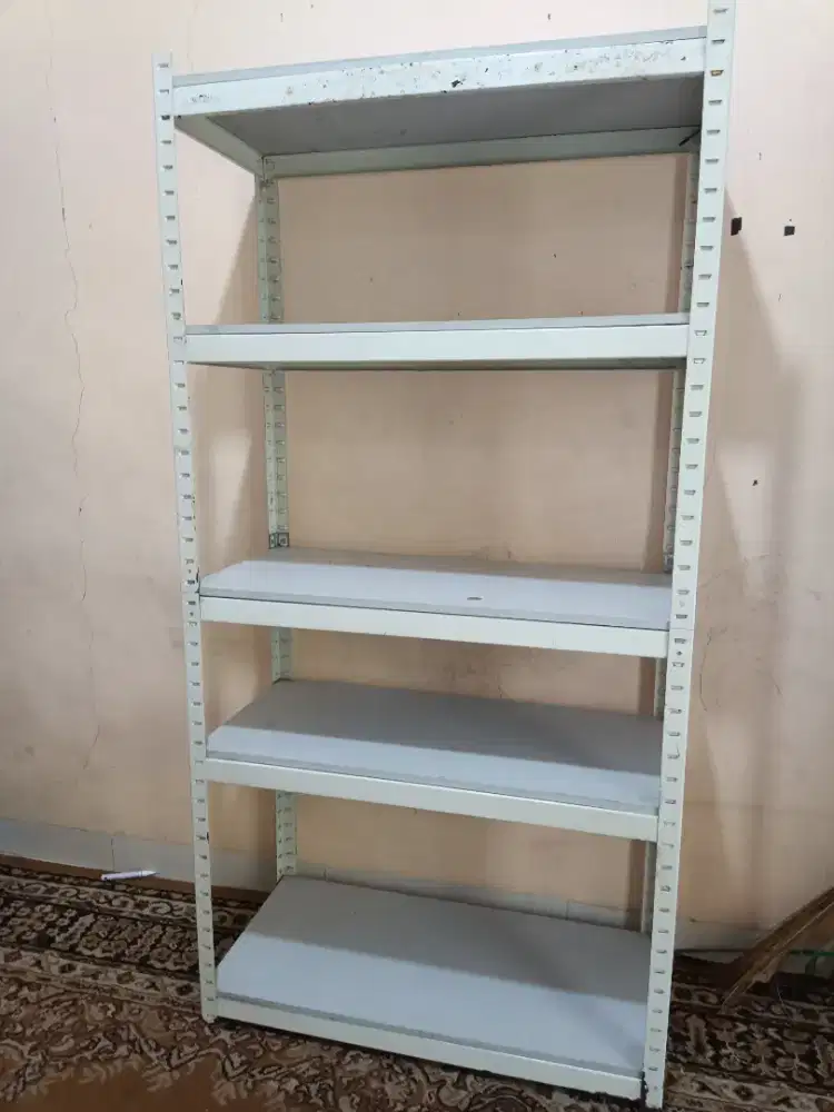 Rak susun serbaguna kris