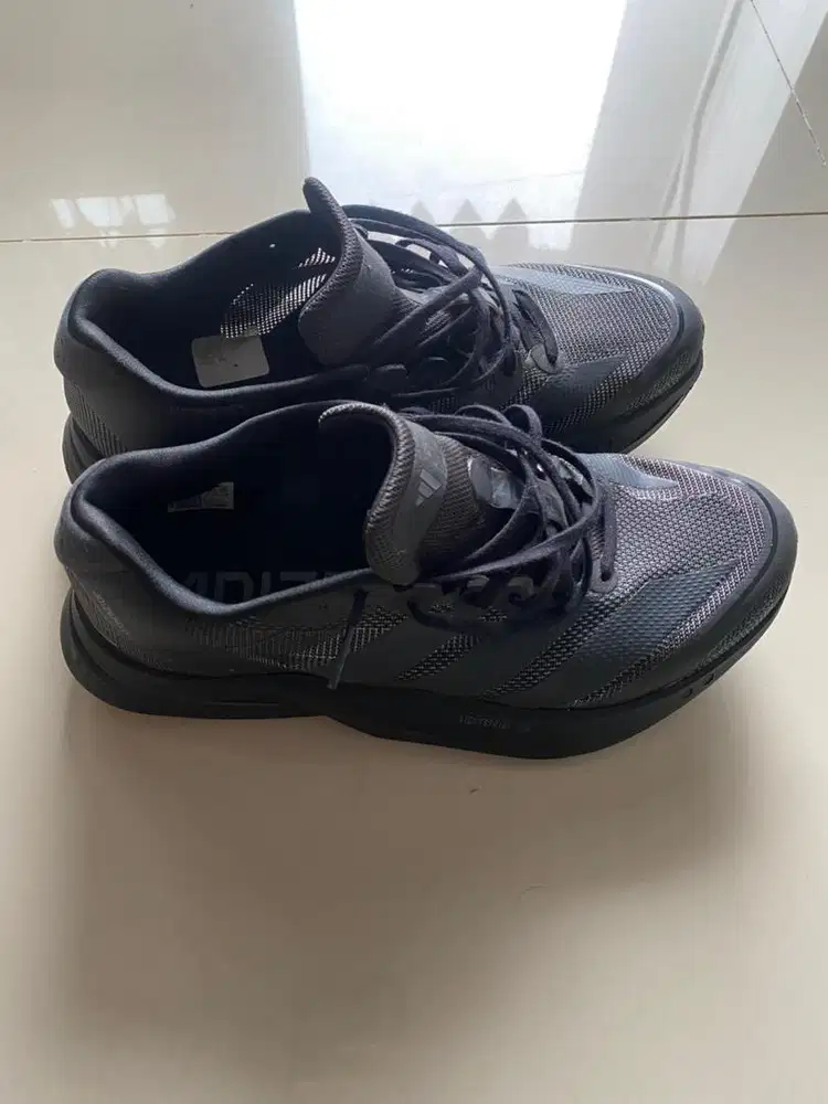 Dijual sepatu Adizero Boston 13
