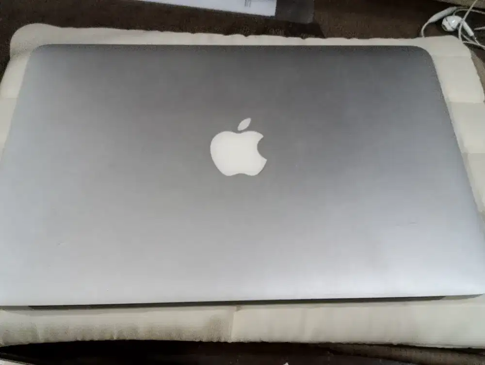 Jual Macbook Air 2012 kondisi apa adanya baca deskripsi