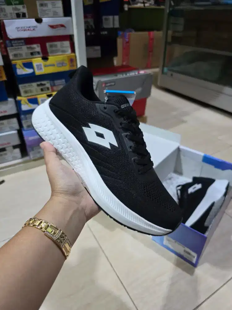 SEPATU LOTTO ORIGINAL SIZE 42