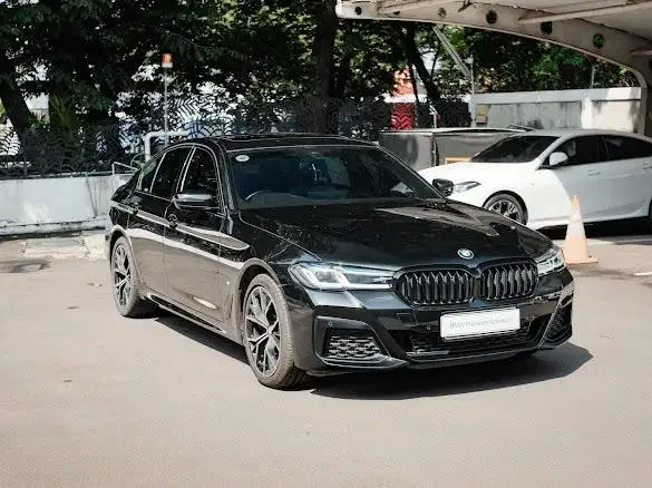 (LOW KM!!) BMW 520i M-Sport 2023