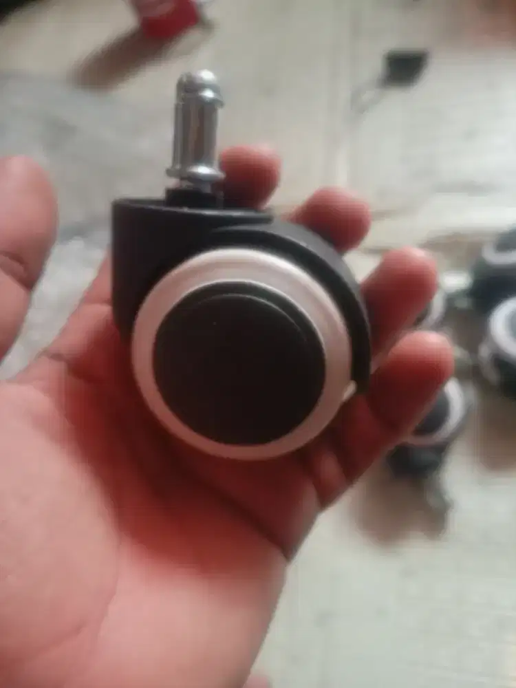 Roda kursi kantor