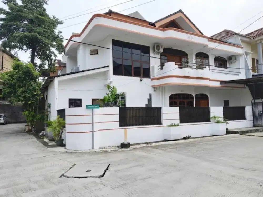 Rumah Hoek 2 Lantai Perum Kembangan Baru Nempel Permata Buana Siap Huni