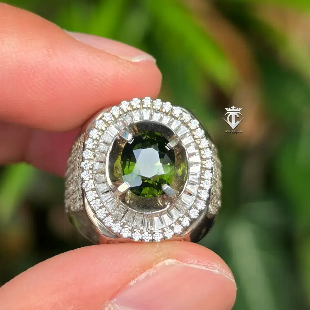 Batu Natural Top Luster Green Zircon SriLanka 2.97 Ct NTD CGL Memo