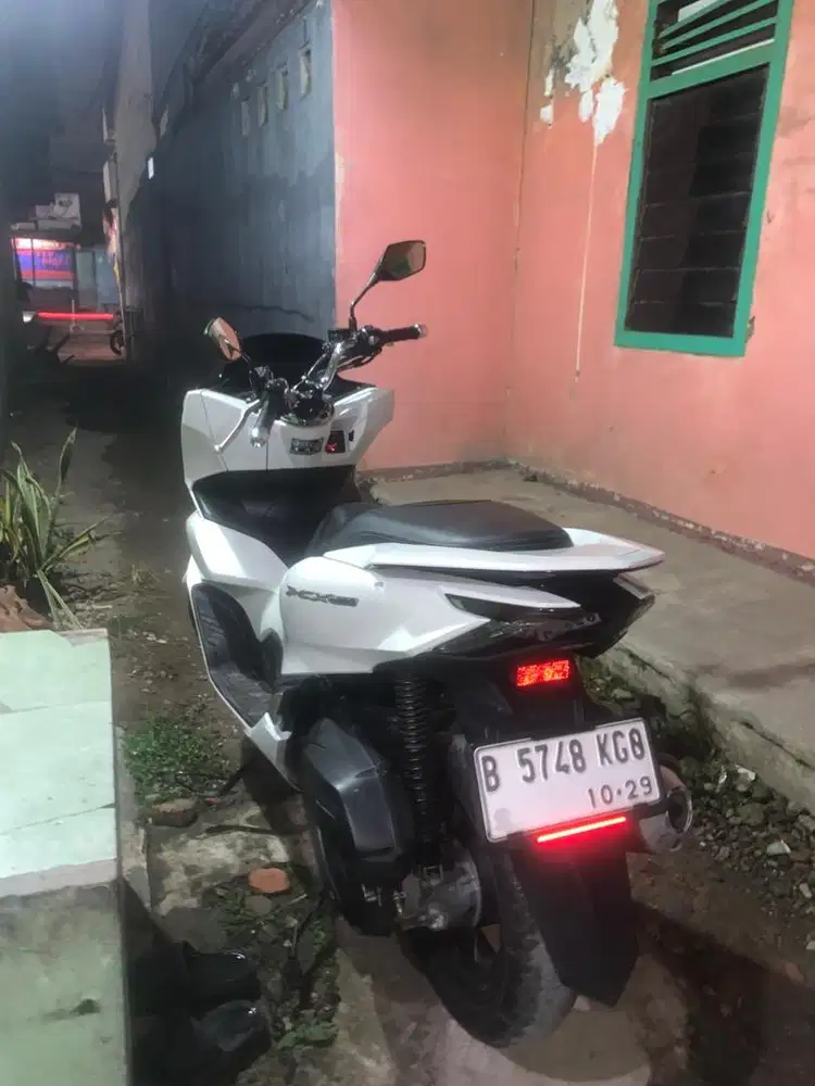 PCX 2024 CBS ISS WHITE