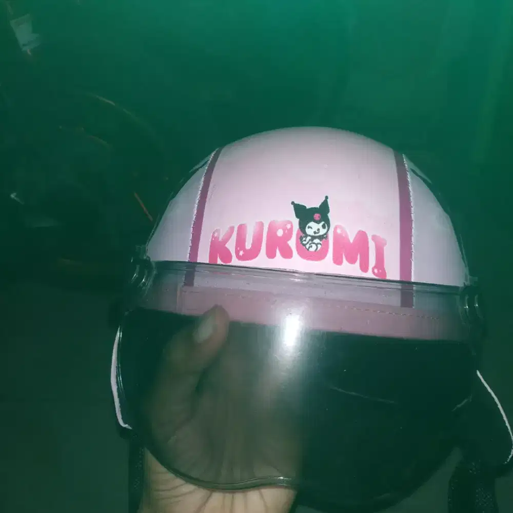 Helm anak kuromi