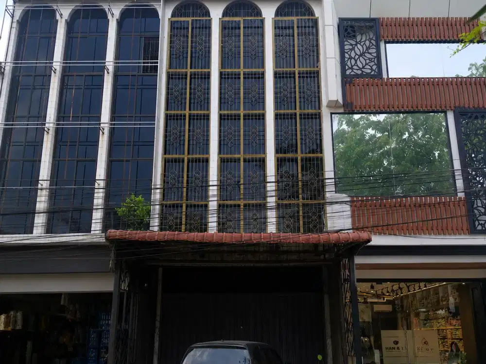 Ruko 3,5 Lantai SHM di Jl. Brigjen Katamso Medan Maimun