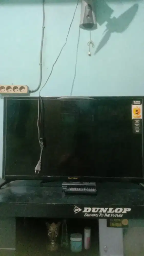 Jual tv LED Polytron 32 inc .masih baru . Kondisi bagus Harting angkut