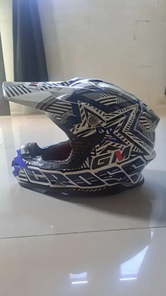 helm cross GM sz M