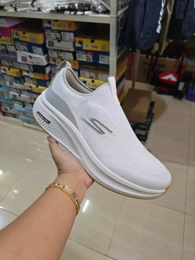 SEPATU SKECHERS SIZE 45 ORIGINAL