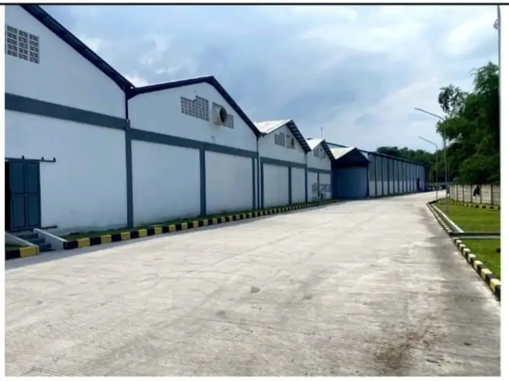 DIJUAL BANGUNAN BARU – EX PABRIK, LAHAN LUAS & AKSES CONTAINER Akses Jalan DPU Kabupaten