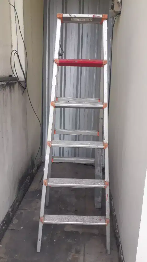 Tangga aluminium