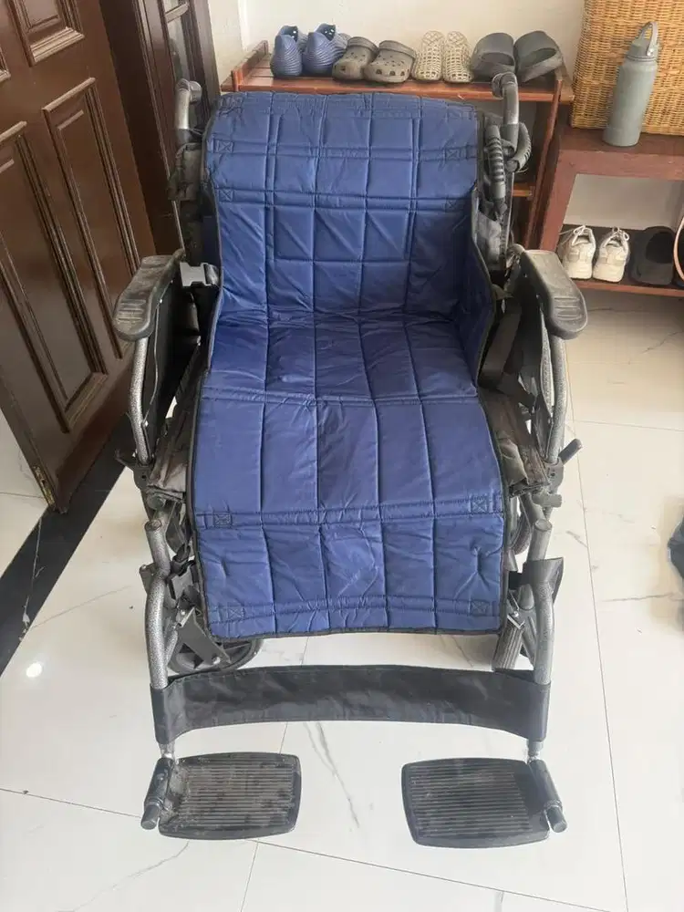 Kursi roda manual