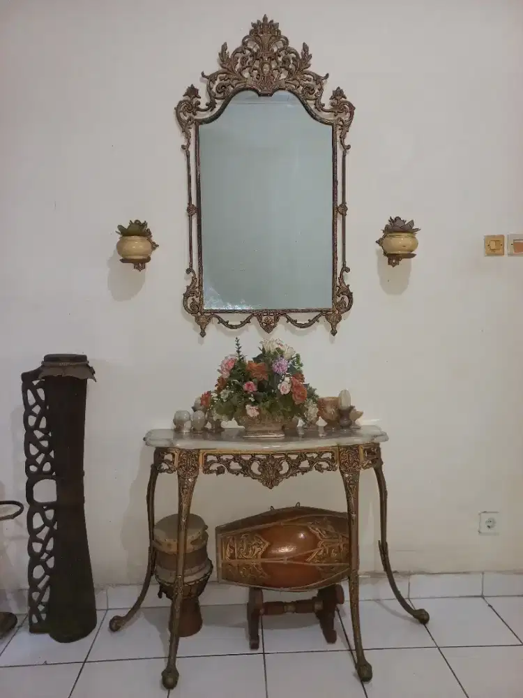 Meja Konsol/Pajangan Marmer + Cermin