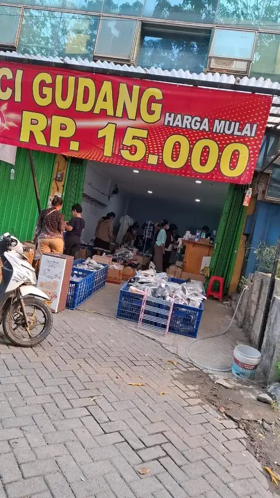 Butuh cepat karyawati untuk penjaga toko