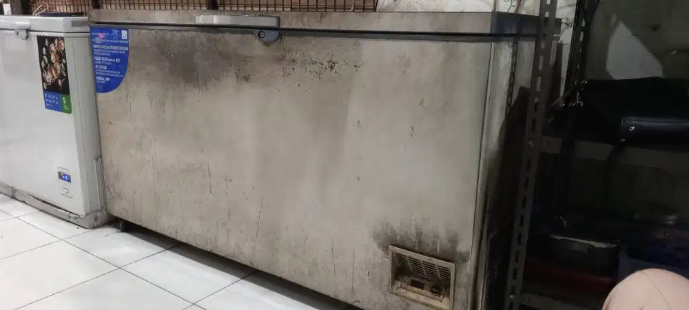 Dijual freezer Gea second