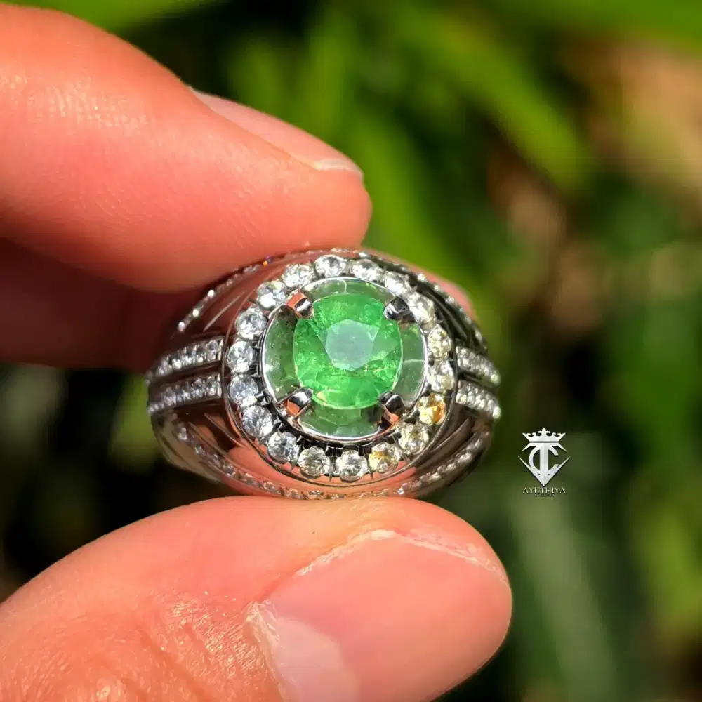 Batu Permata Natural Tsavorite Garnet Tanzania 2.25 Ct NTE CGL Memo