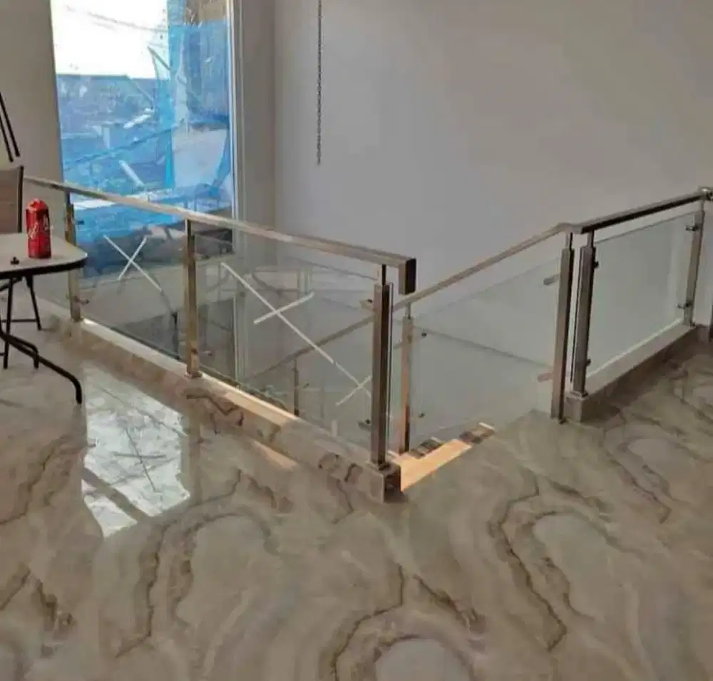 Reling tangga balkon stanlies kaca