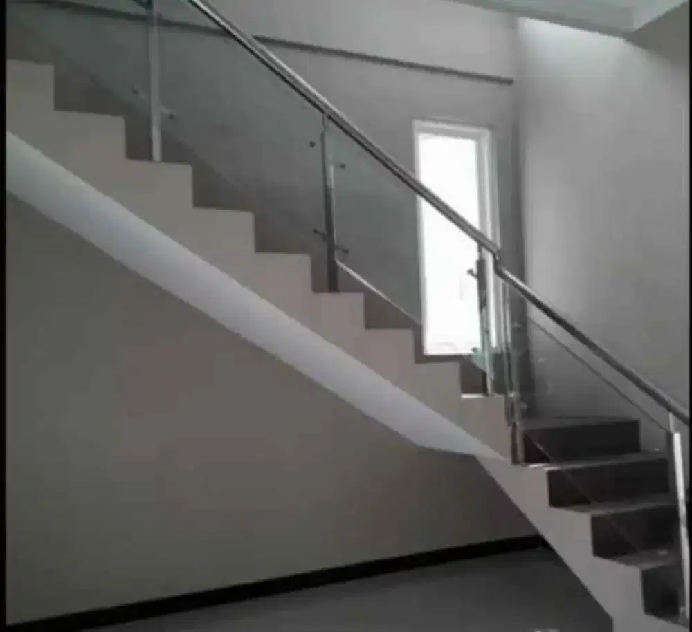 Reling tangga balkon stanlies kaca