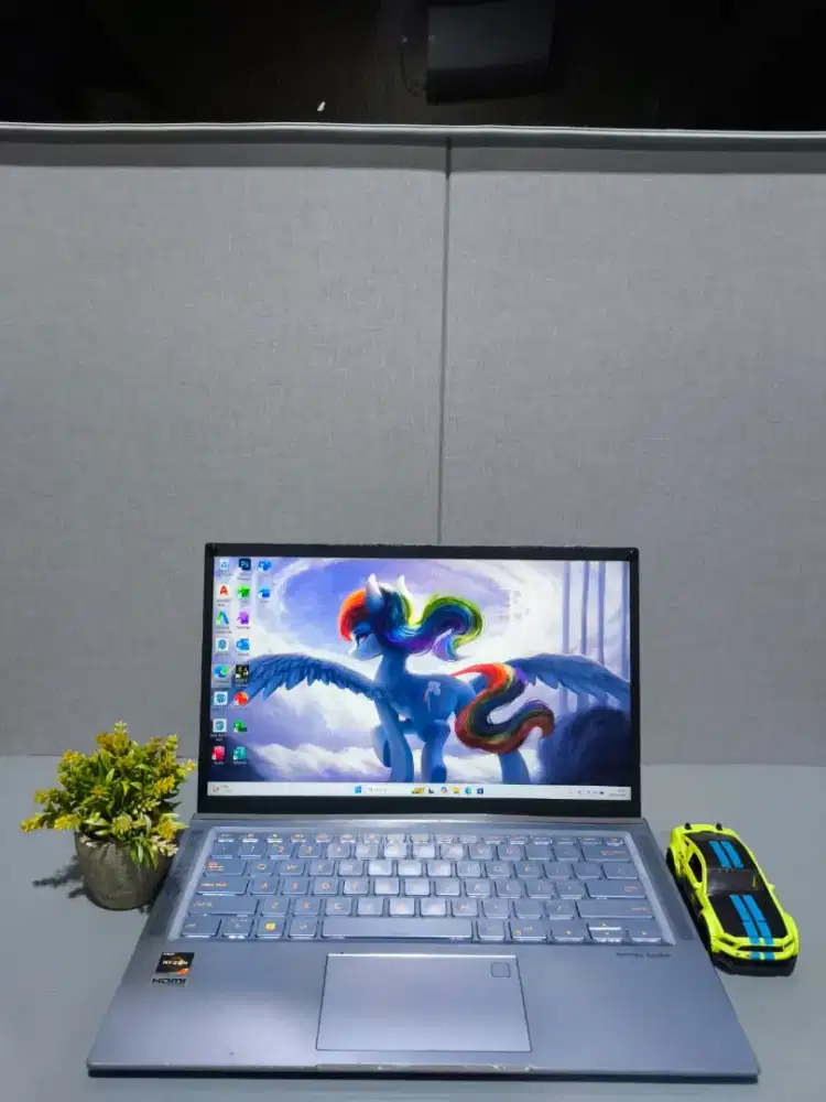 Laptop Asus ZENBOOK UX431DA RYZEN 7 SSD 256Gb RAM 8Gb Body SLIM