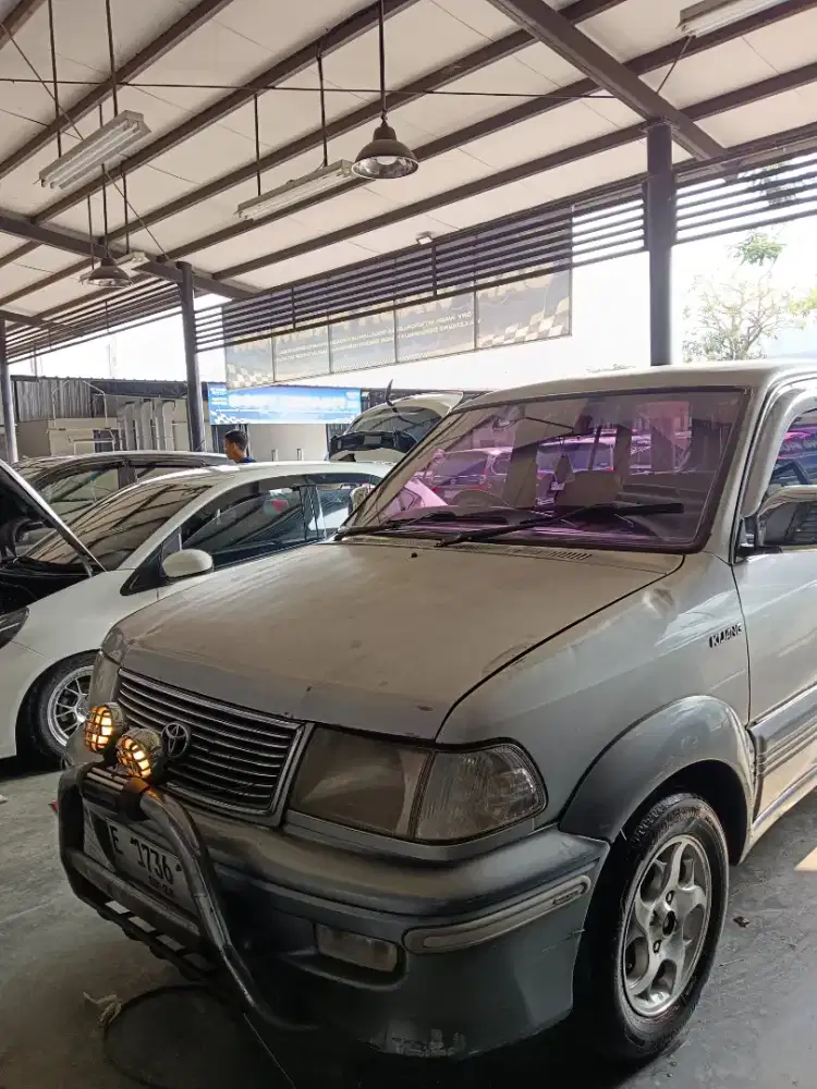 Kijang Krista Bensin Manual