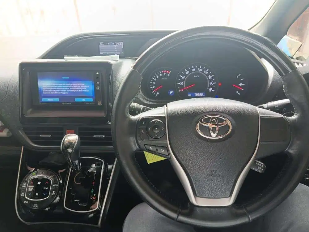 Toyota Voxy 2018 Bensin