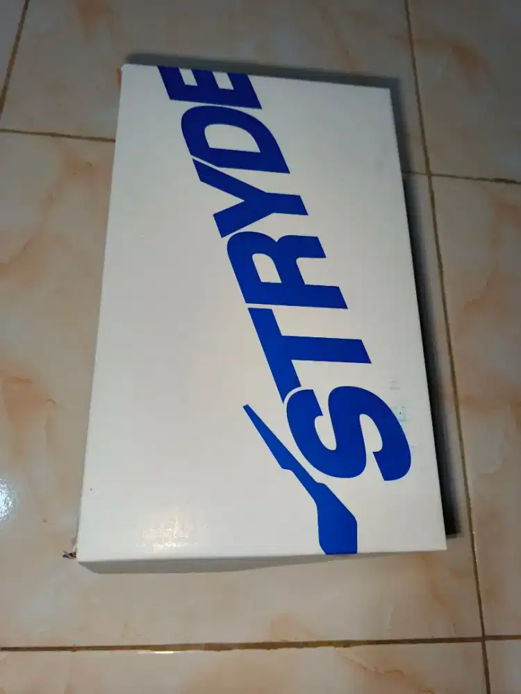 Sepatu running merk phantom stryde