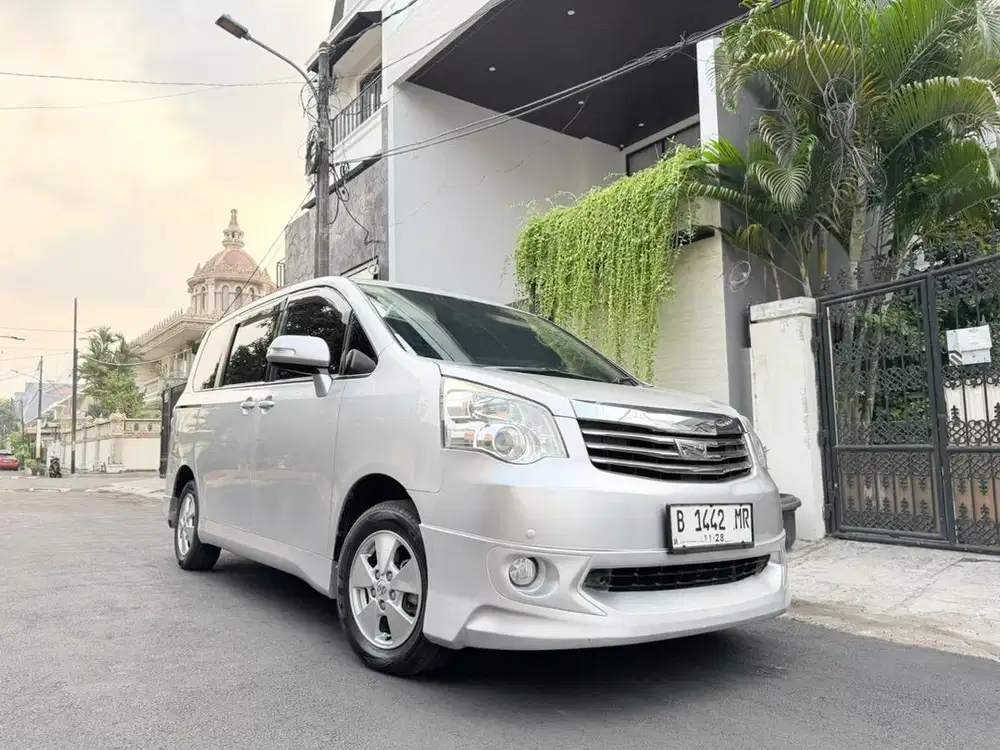 Toyota Nav1 V Limited 2013 AT