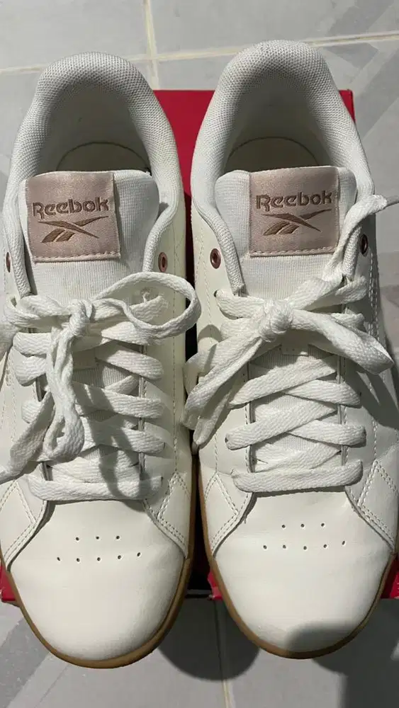 Sepatu reebok court clean