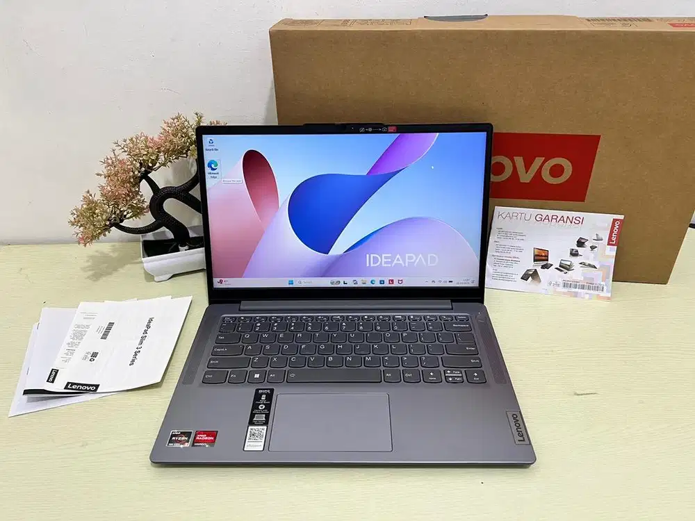 Lenovo Slim 3 14AMN8 Ryzen 3-7320U RAM 8 SSD 512 Garansi Resmi Panjang