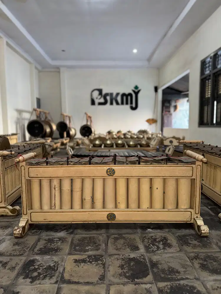 Gamelan Jawa Perunggu Lengkap Usia 30 Tahun