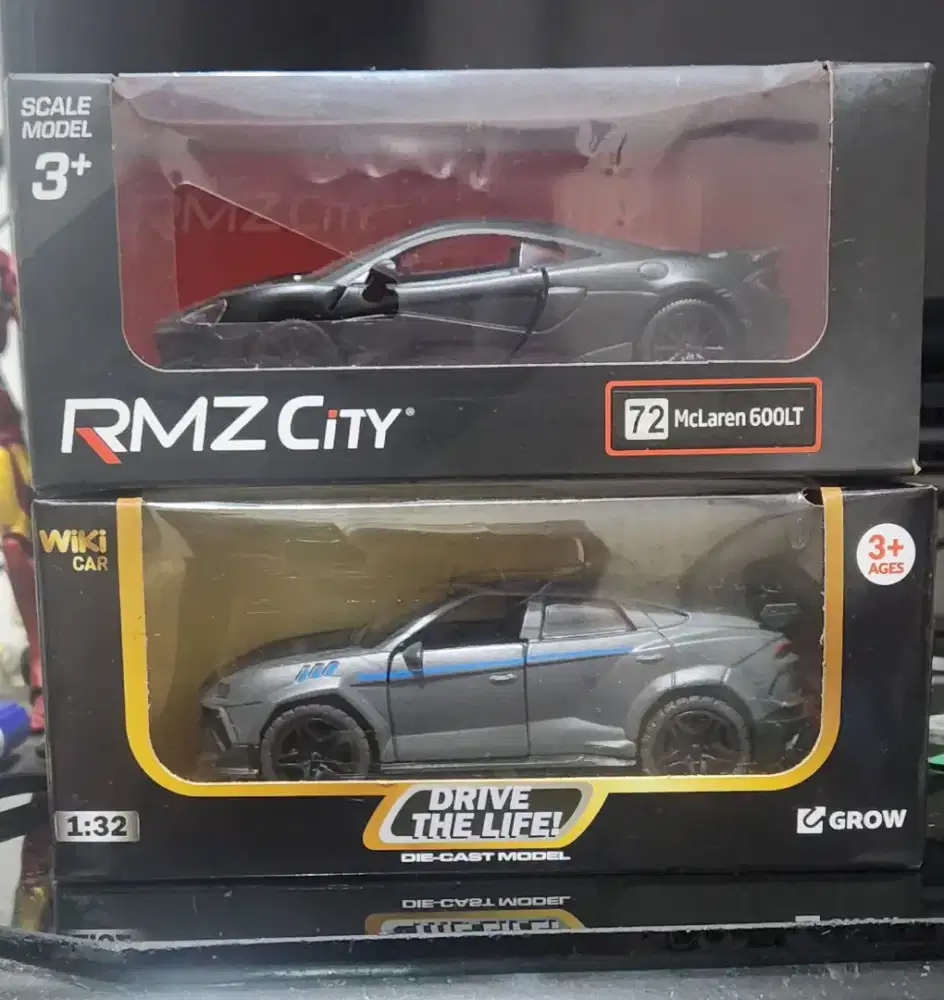 Action figure 2 pcs & car 2pcs