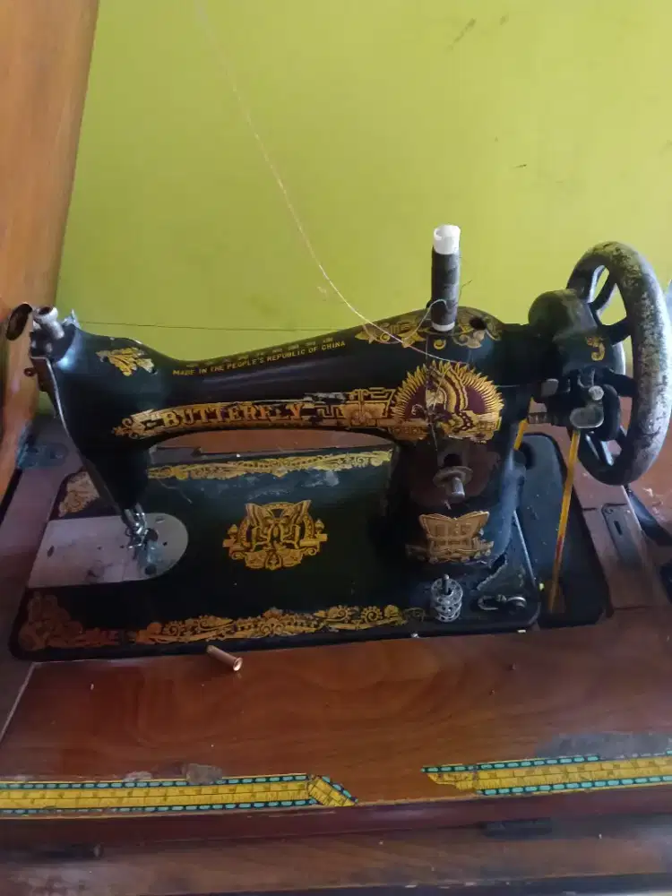 Mesin jahit butterfly