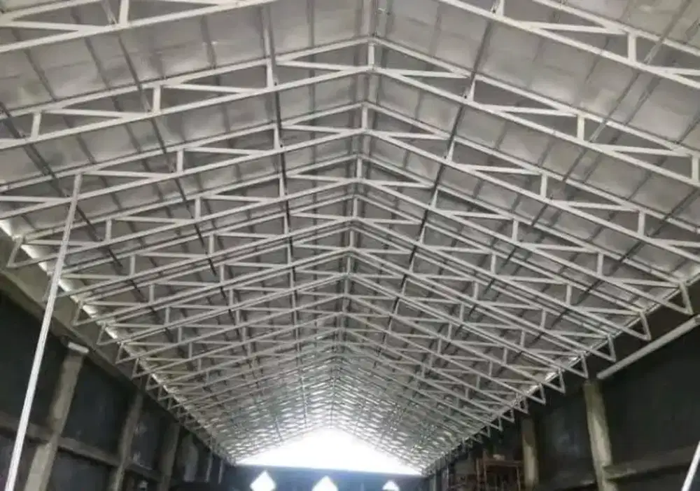 Kontruksi gudang terpasang